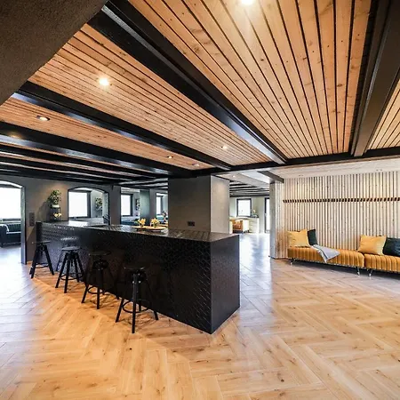 Luxus Mit 23 Zimmern Und 19 Baedern Und Villa *