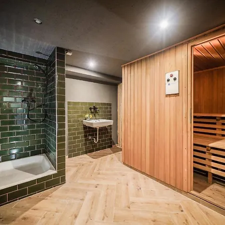 Luxus Mit 23 Zimmern Und 19 Baedern Und *