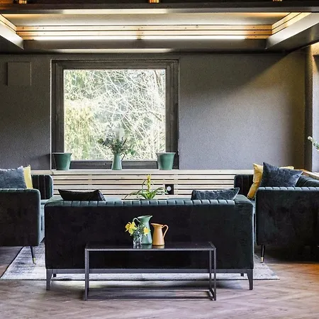Luxus Mit 23 Zimmern Und 19 Baedern Und Villa *