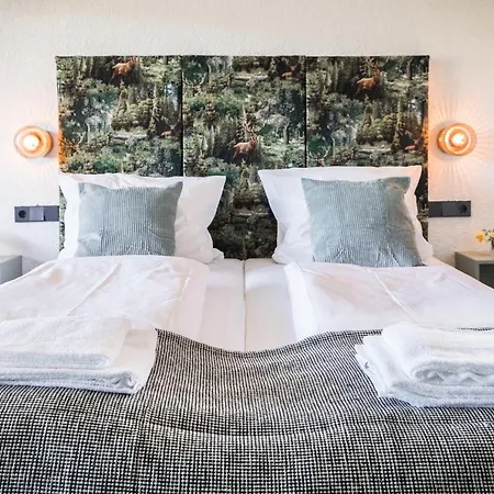 Luxus Mit 23 Zimmern Und 19 Baedern Und *