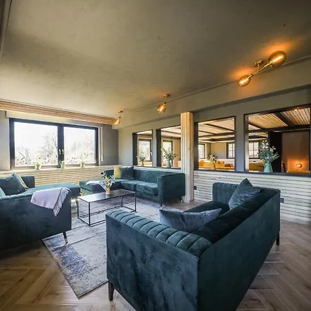 Luxus Mit 23 Zimmern Und 19 Baedern Und