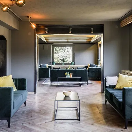 Luxus Mit 23 Zimmern Und 19 Baedern Und Villa