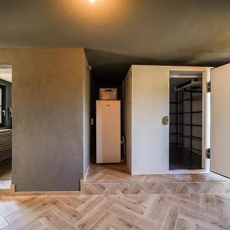 Luxus Mit 23 Zimmern Und 19 Baedern Und *