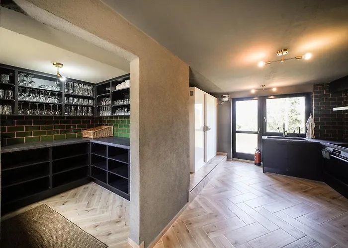 Luxus Mit 23 Zimmern Und 19 Baedern Und *