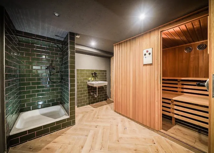 Luxus Mit 23 Zimmern Und 19 Baedern Und *